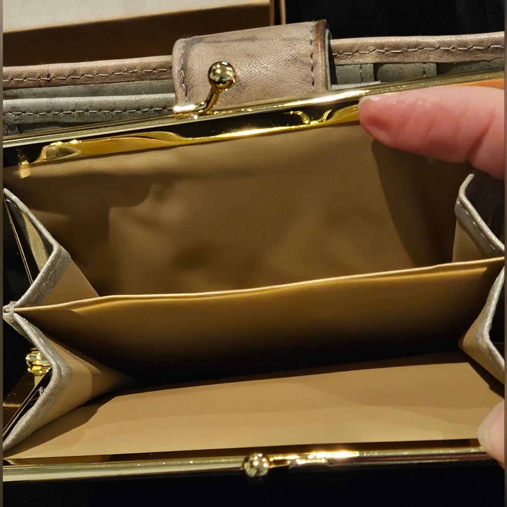 Nwt Buxton Wallet - Picture 10 of 10